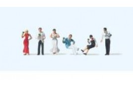 79038 Party Guests (5) plus waiter figure N Gauge
